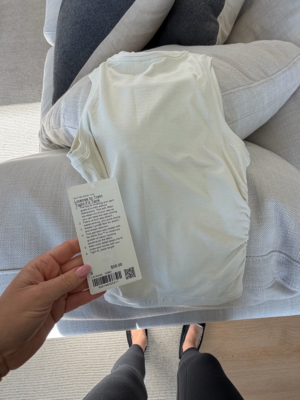 Lululemon License to train tight fit Tank Top - Picture 4 of 4